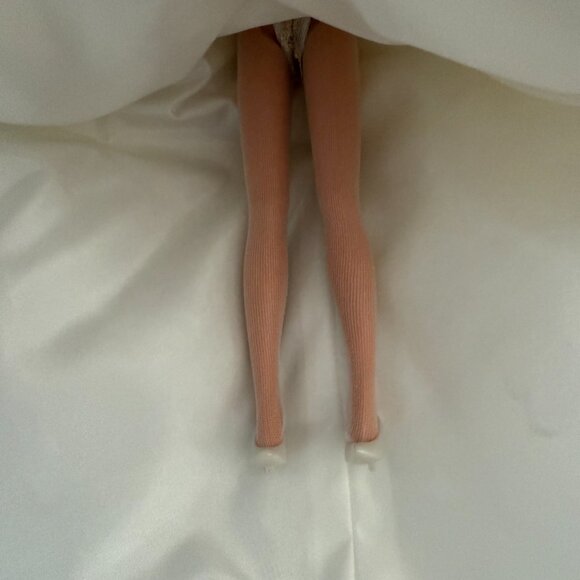 NIB 1992 Empress Bride Barbie by Bob Mackie Mattel #04247 - Picture 11 of 16